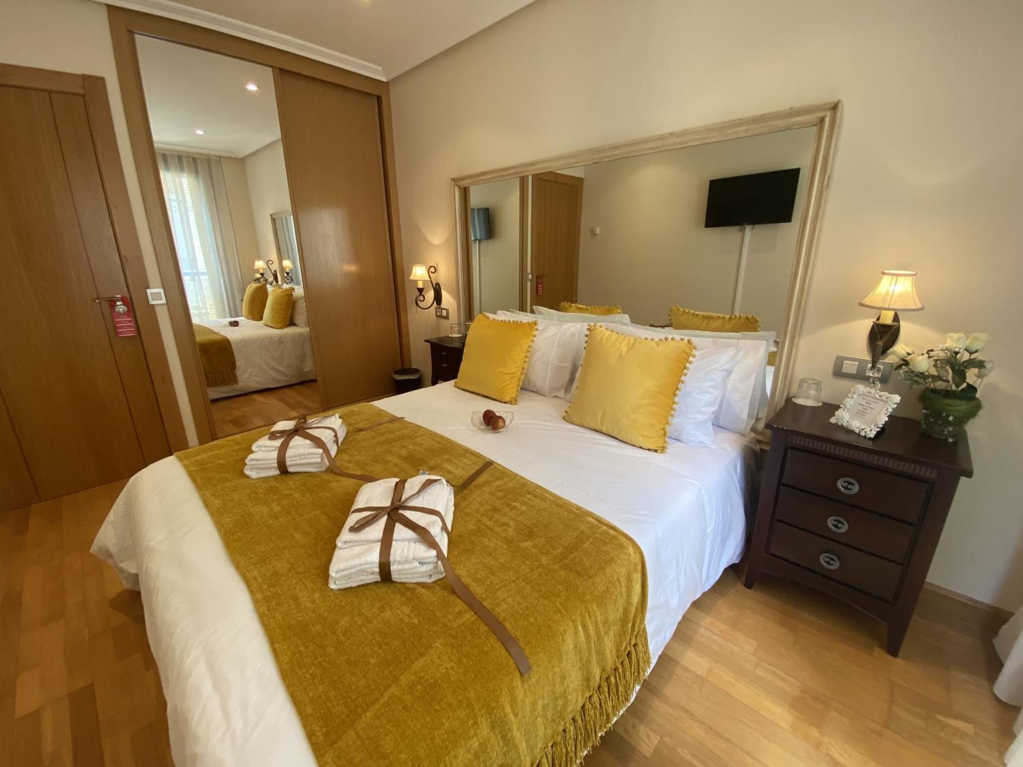 Clarens Guesthouse Cangas De Narcea Exterior photo